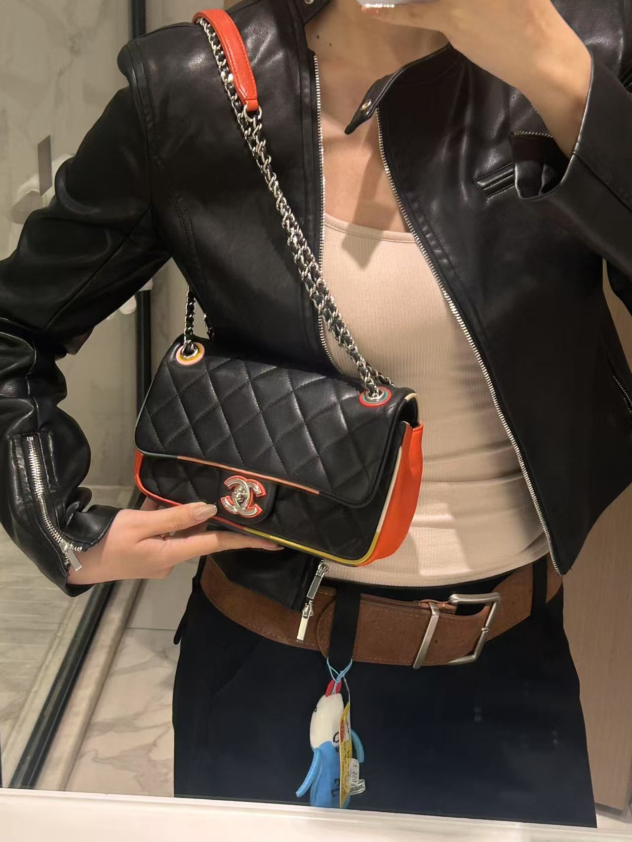 95新 Chanel/香奈儿 展会外场！古巴系列限量黑色拼彩虹cf包