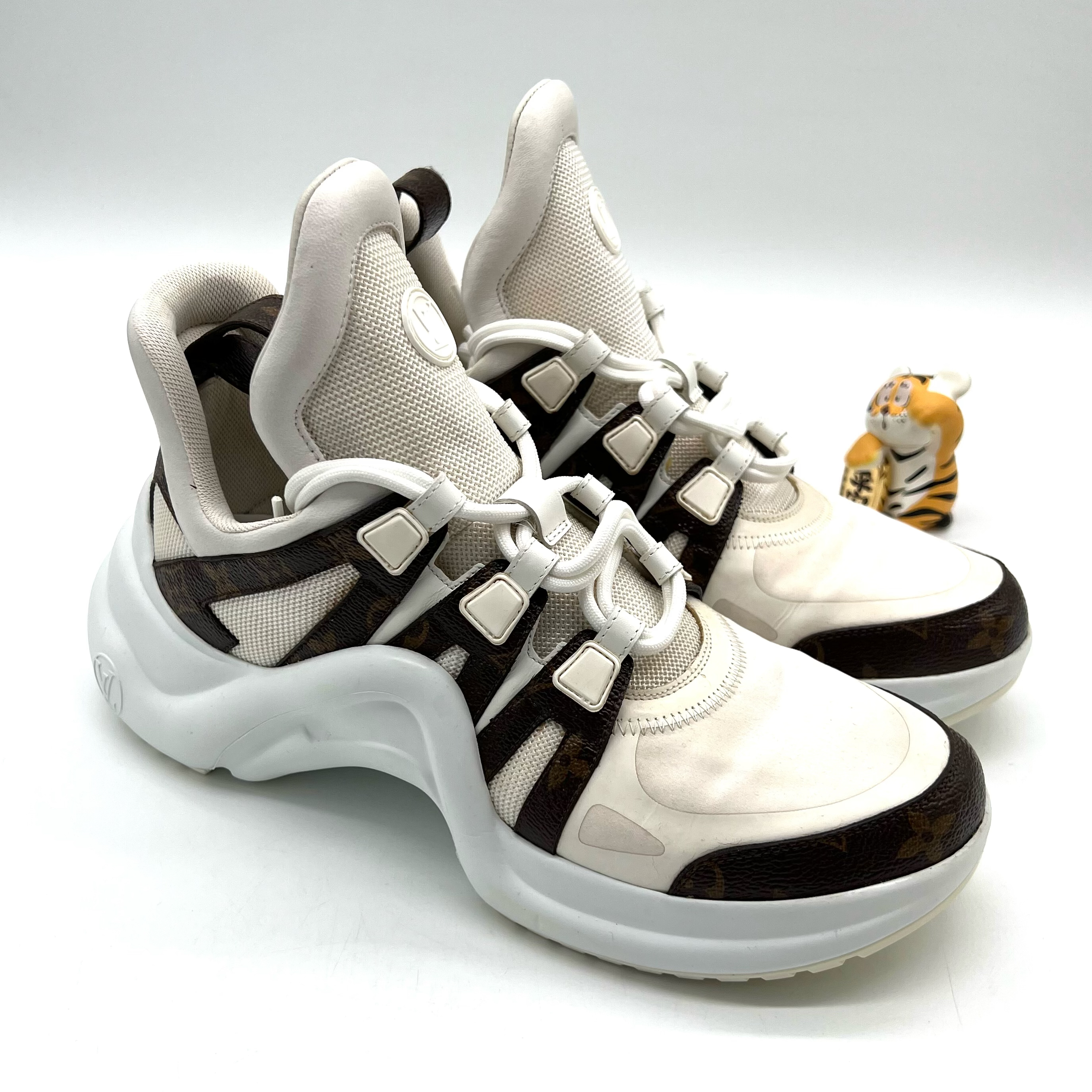 99新 LouisVuitton/路易威登 白色布面棕色老花厚底拱桥 42码