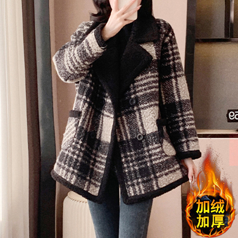 时尚洋气格纹宽松毛呢外套新款大码加绒加厚保暖大衣女外套秋冬款