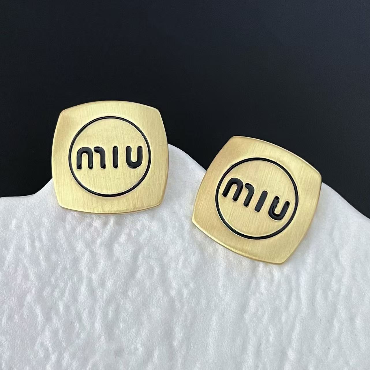 铜合金耳饰 字母耳钉轻奢气质耳环女百搭高级感方形耳饰耳钉r865