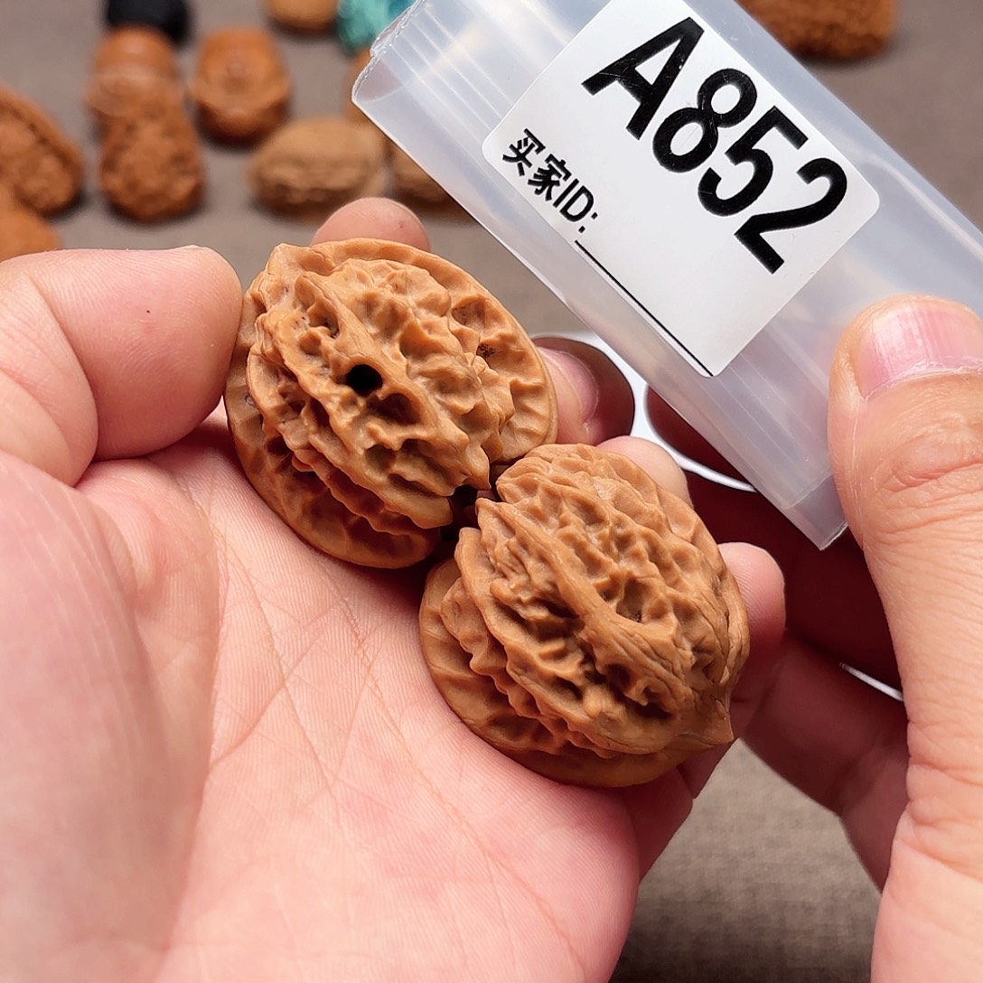 天***部文玩核桃把件大龙852