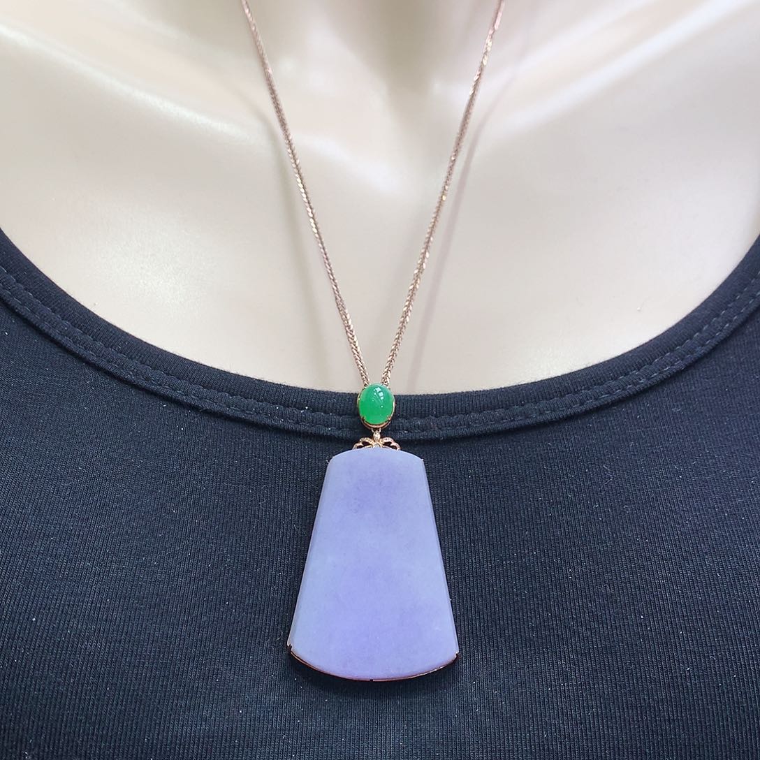 翡翠颈饰18K金镶嵌无事牌