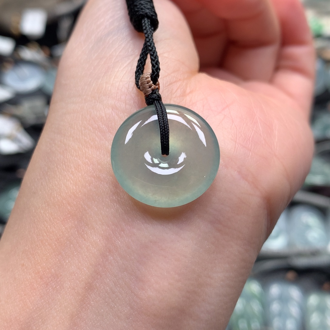 翡翠颈饰未镶嵌扣子