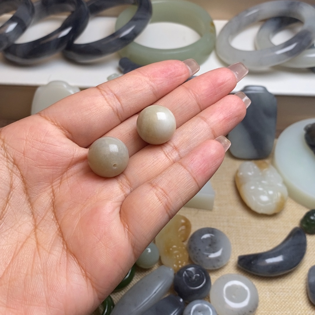 浅***深颈饰未镶嵌和田玉