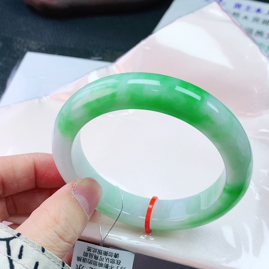 翡翠手镯未镶嵌56+圈