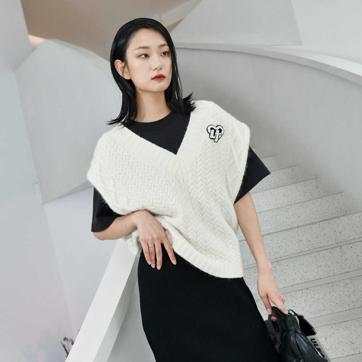 U/TI绿色复古风显白马甲背心女V领无袖毛衣针织