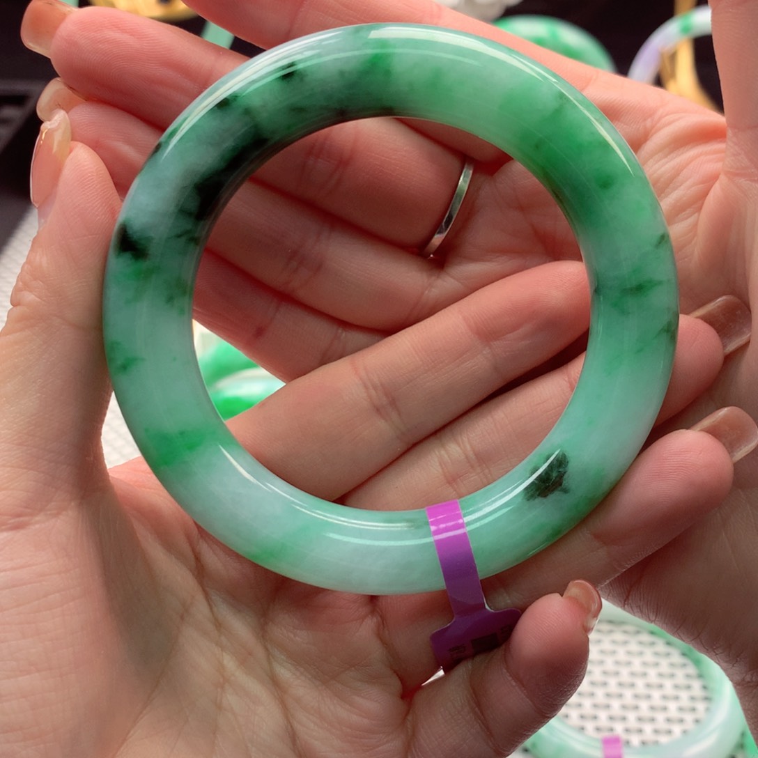 翡翠手镯未镶嵌威***毛翡翠