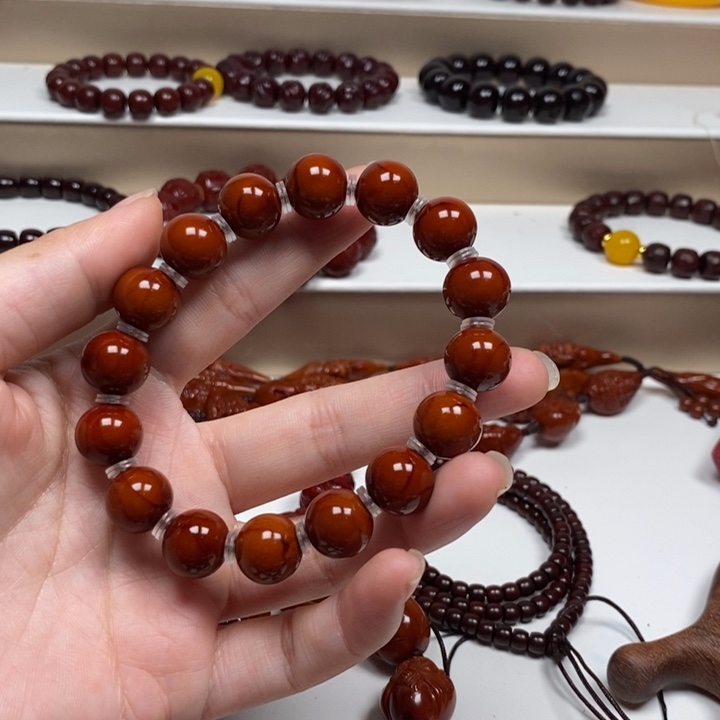 小***糖橄榄核雕刻工艺的发展