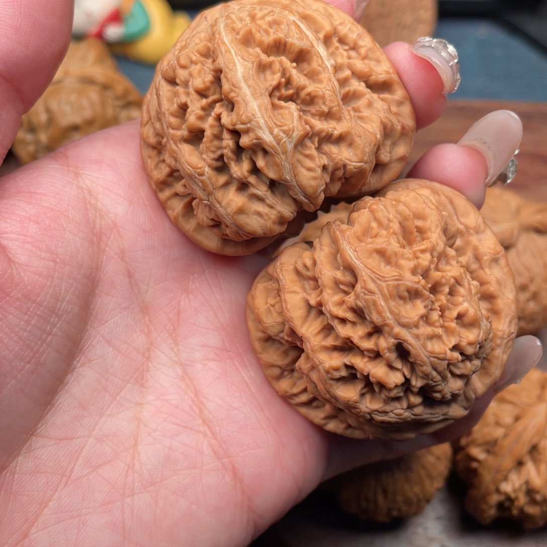 文玩核桃吊坠全品，自然桩粗筋46