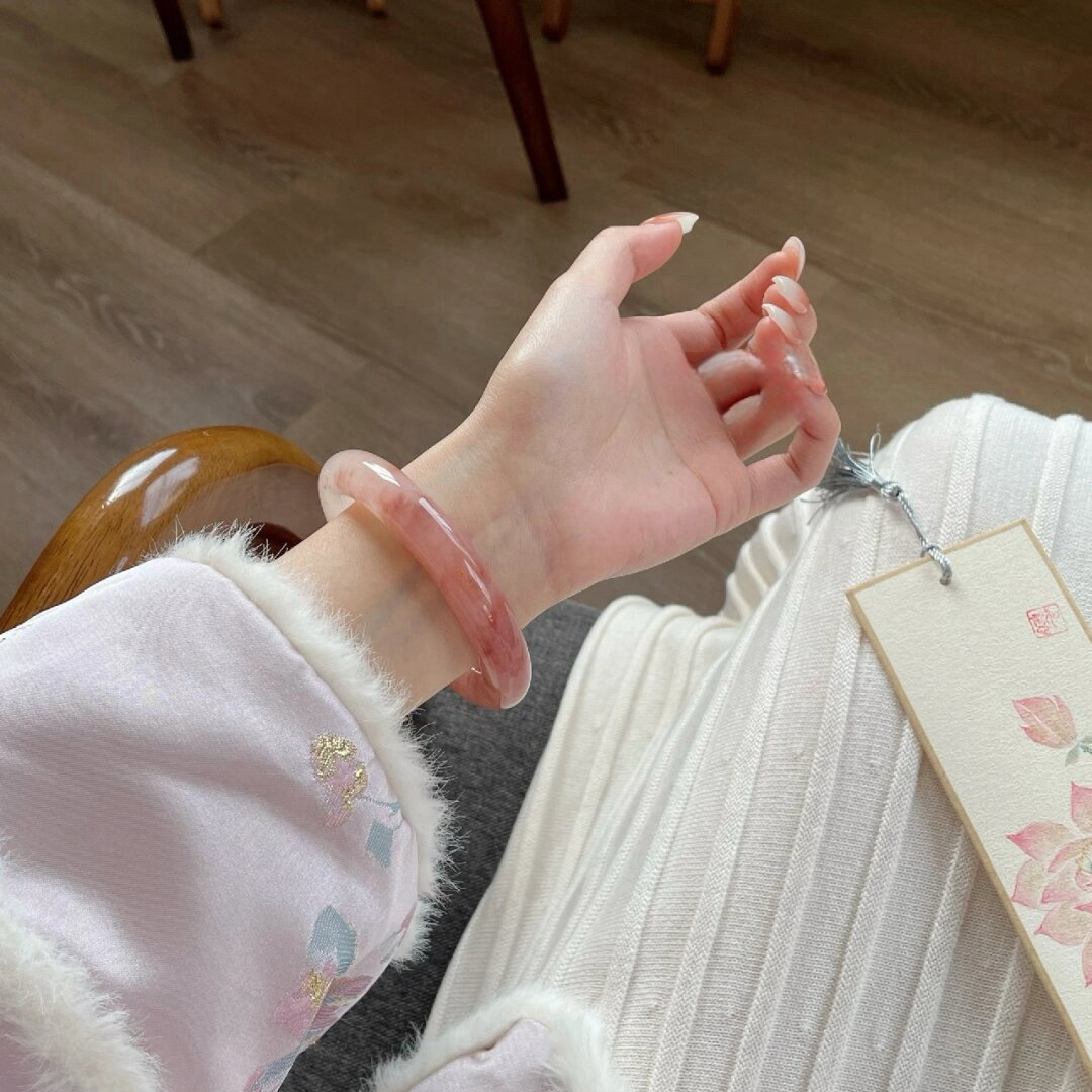 手镯新疆桃花酿金丝玉手镯女款粉圆条天然余太翠少女和