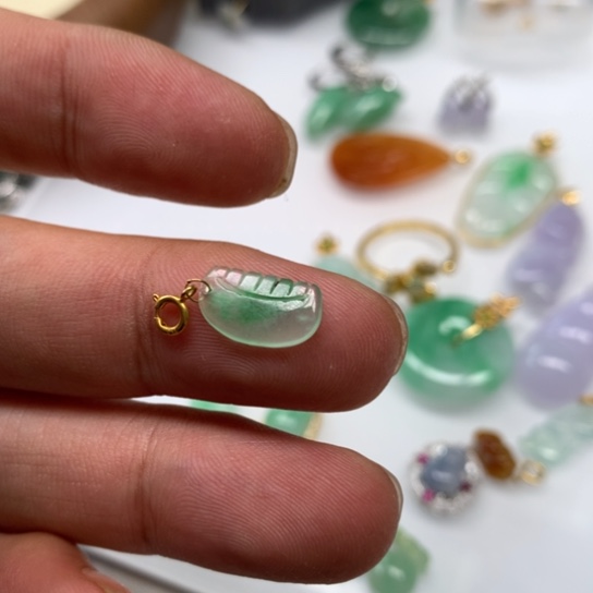 翡翠颈饰未镶嵌翡翠