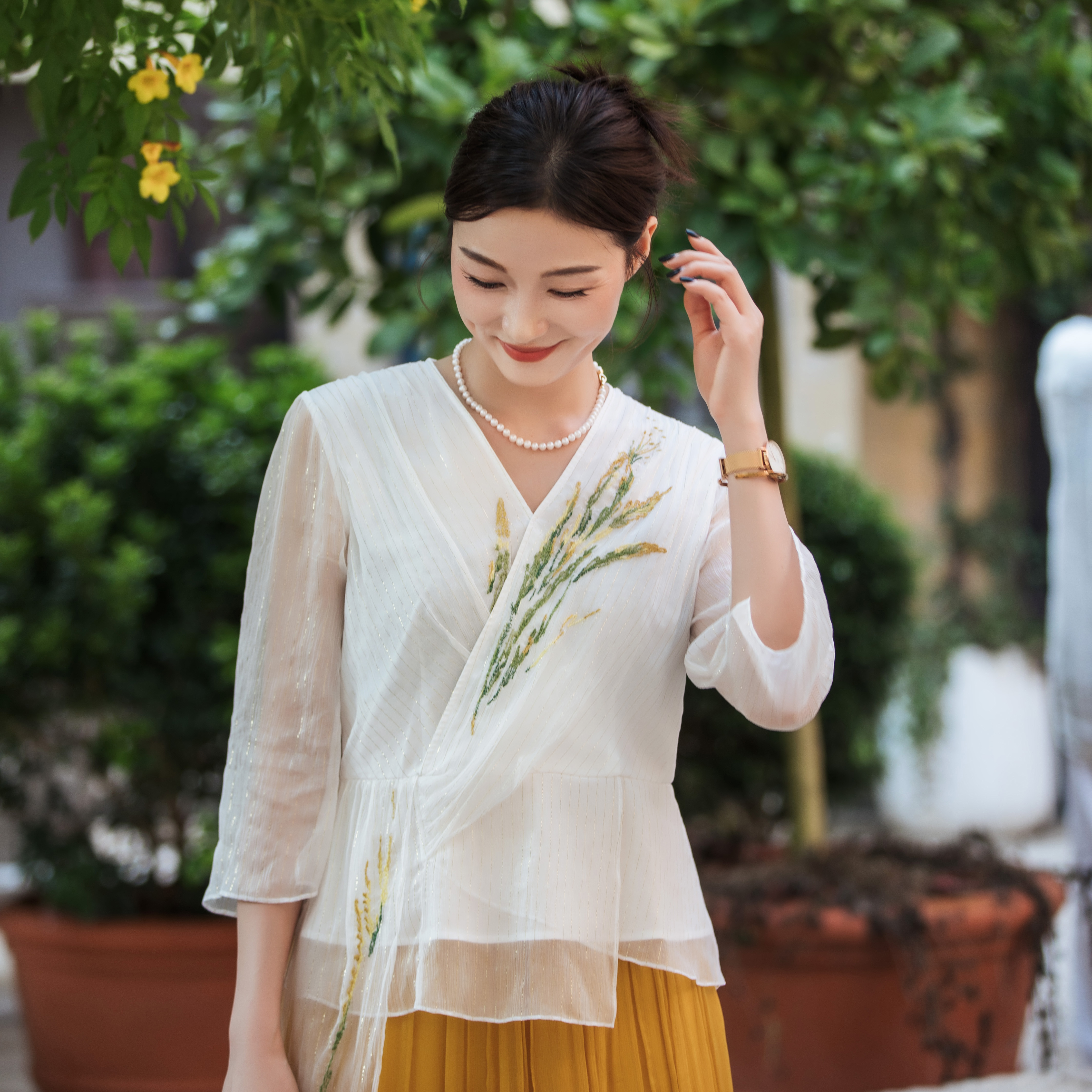 生活在左2025麦穗金线桑蚕丝汉服交襟女早秋衬衣上衣N1953305
