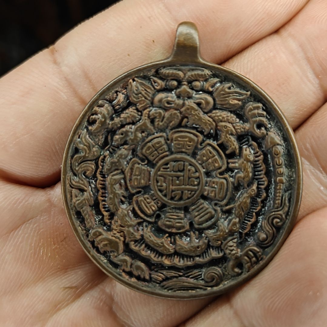 头版偷摸麟甲熊猫