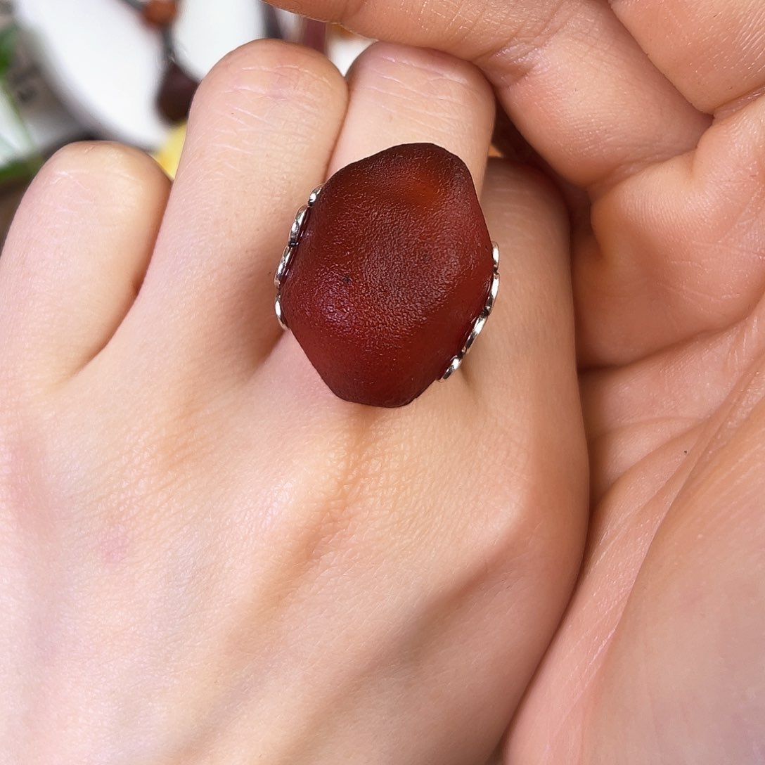 琥珀珠宝奇石未镶嵌。