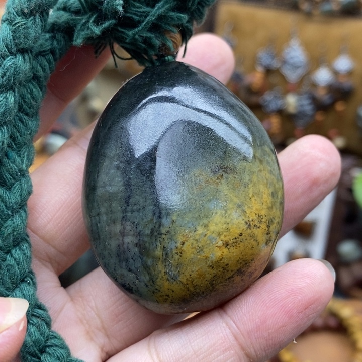 未镶嵌岫岩河磨玉（透闪石质玉）挂件