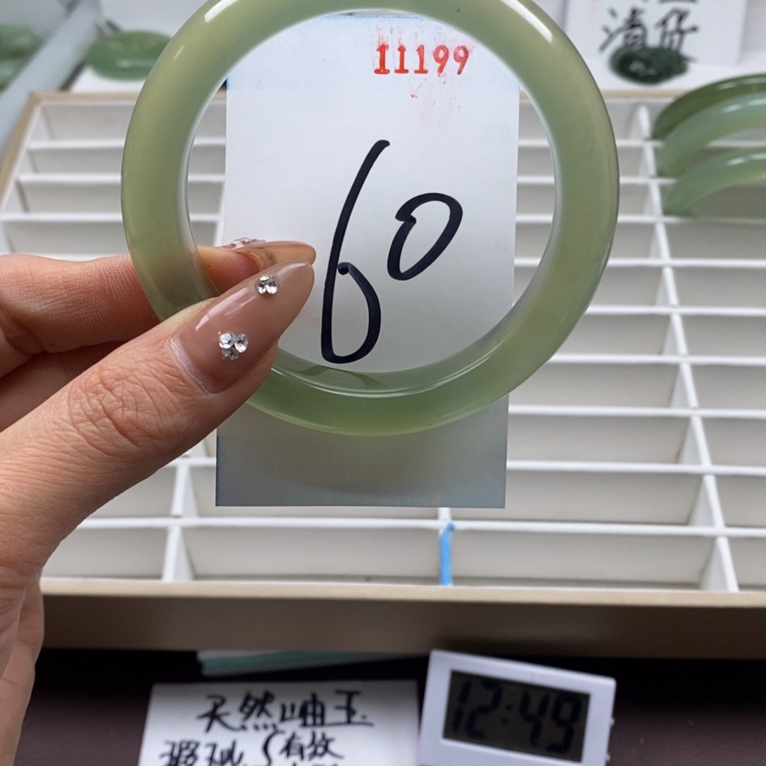 蛇纹石玉手镯未镶嵌