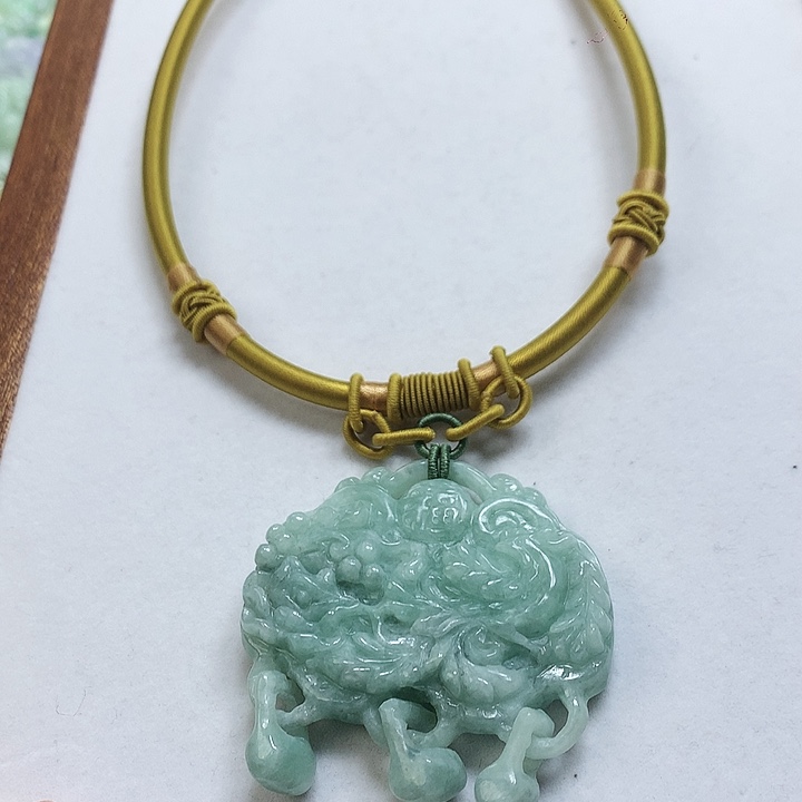 翡翠颈饰未镶嵌吊坠