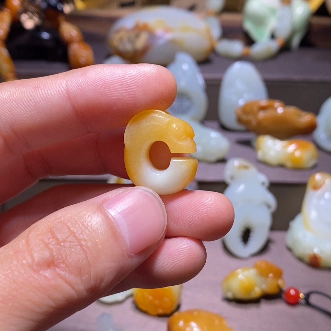 和田玉未镶嵌车挂