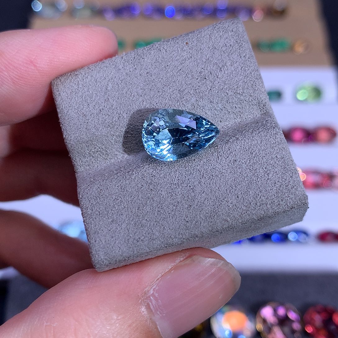 海蓝宝石笔搁未镶嵌3.035ct