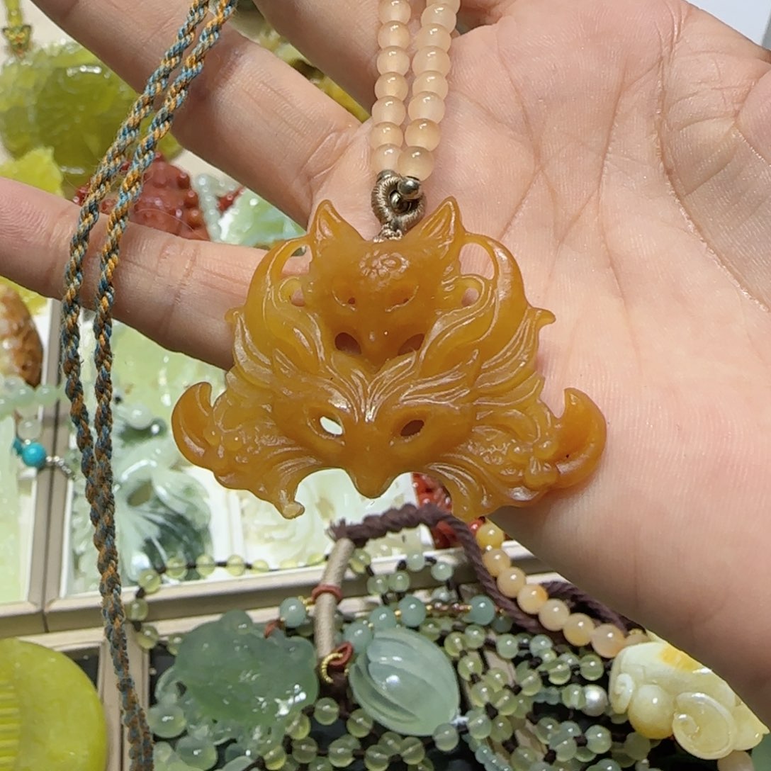 未镶嵌蛇纹石玉吊坠