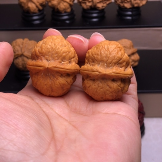 文玩核桃把件粗筋钢蛋35