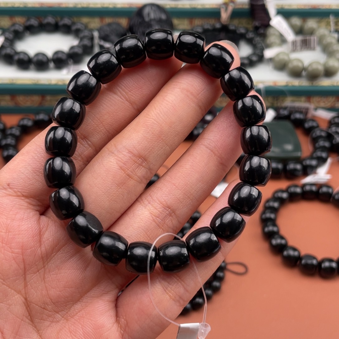 看***尽和田玉未镶嵌颈饰