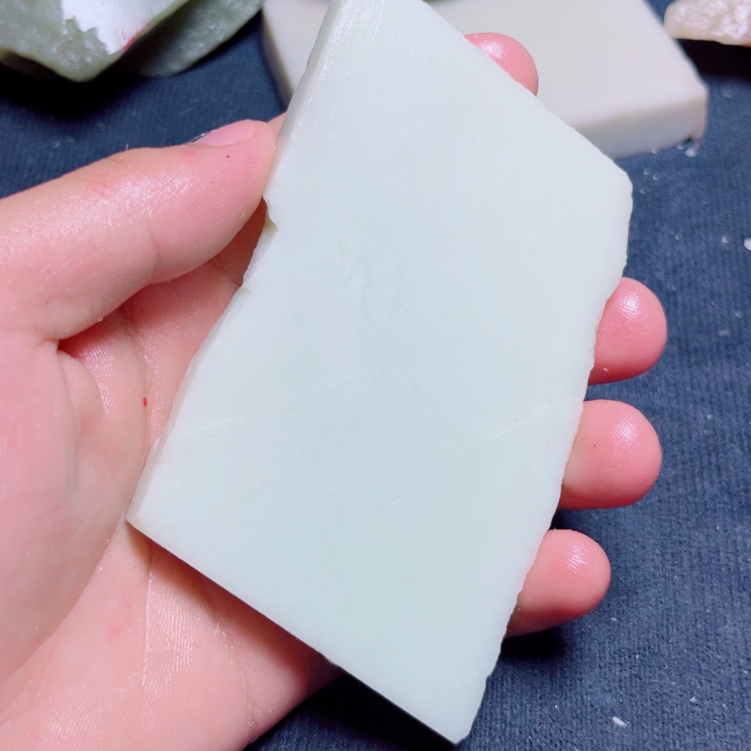 和田玉（糖玉）未镶嵌珠宝奇石