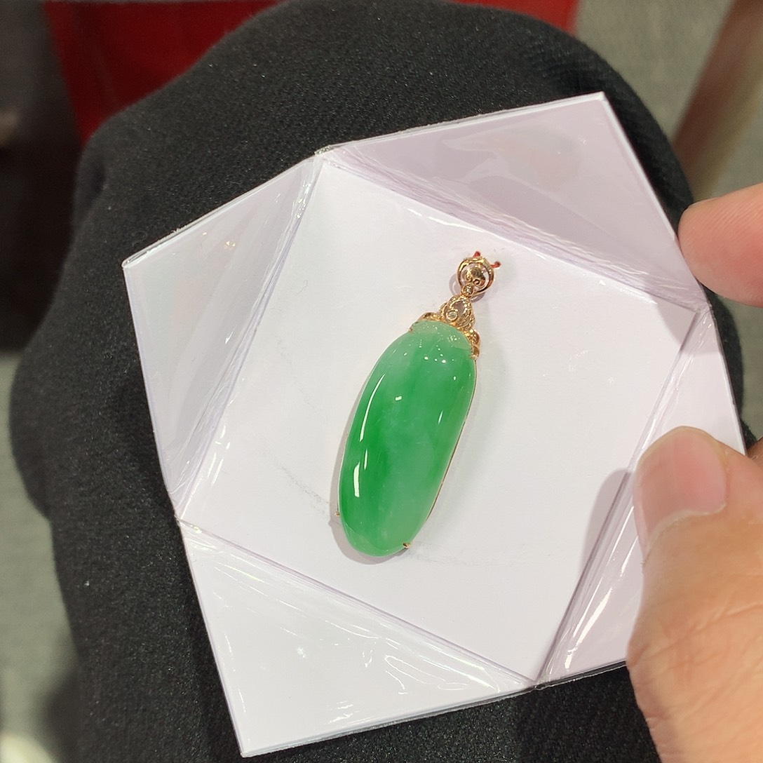 翡翠吊坠(赠链)18K金镶嵌