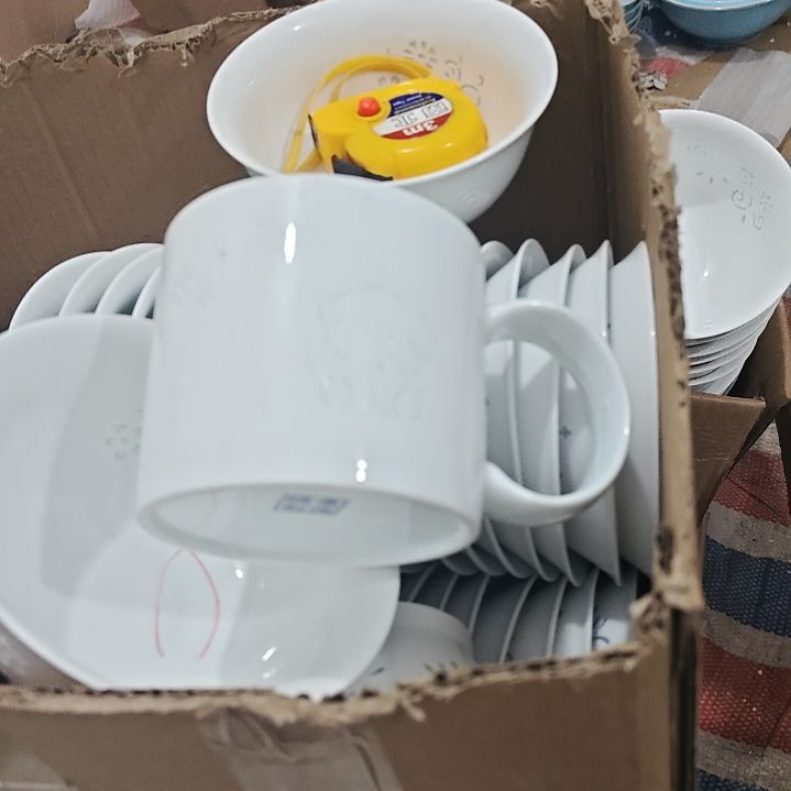 瓷玲珑白色十二生肖办公杯一个马的
