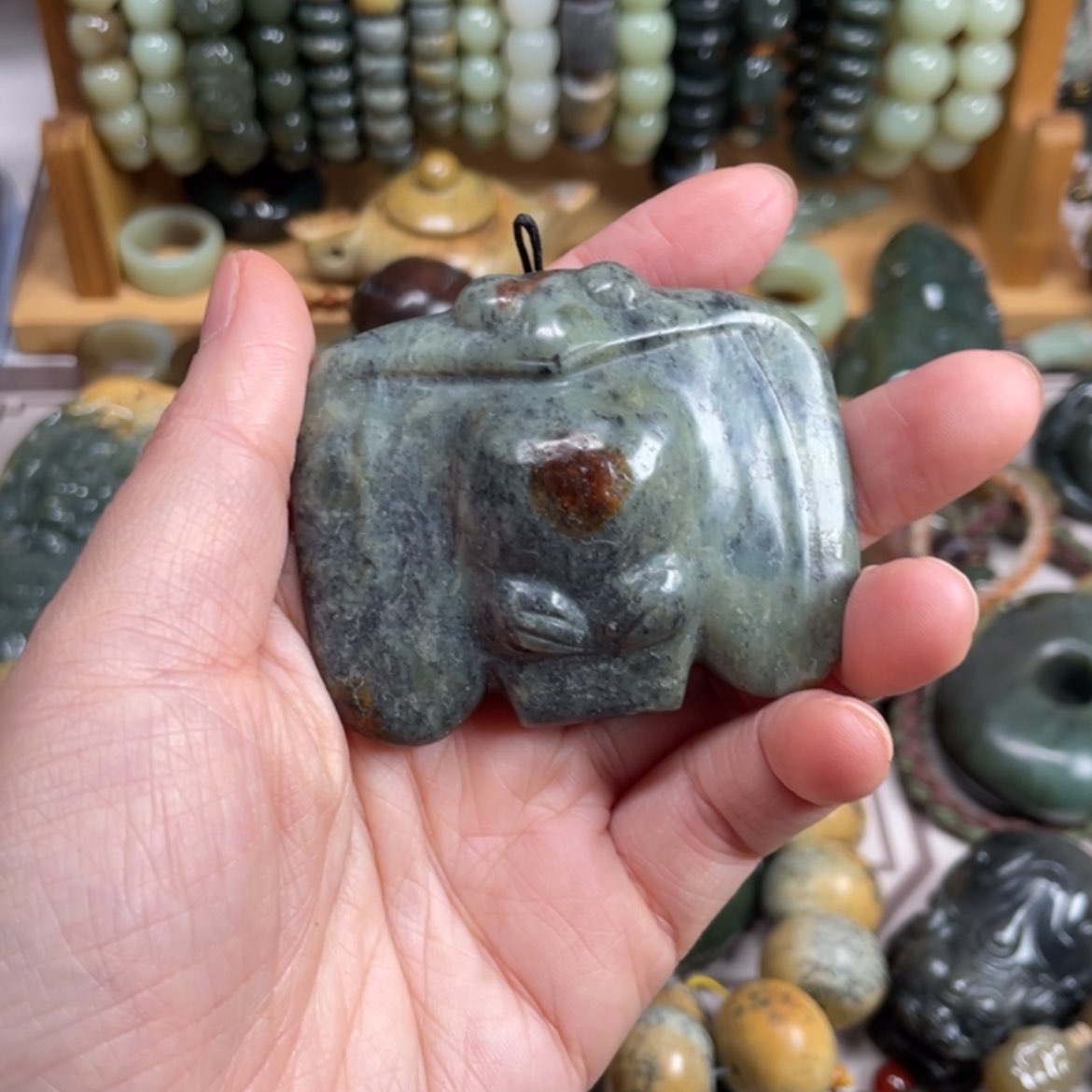 【闪购商品】未镶嵌岫岩河磨玉（透闪石质玉）把件