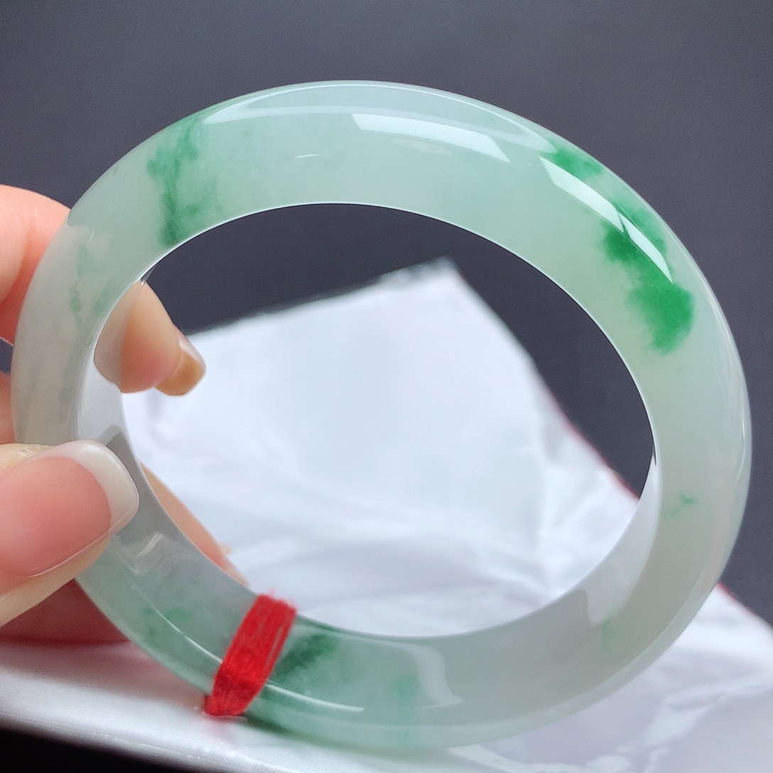 翡翠手镯未镶嵌56圈口