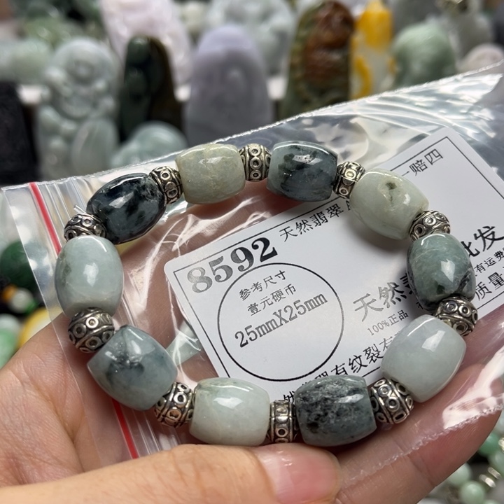 翡翠未镶嵌颈饰8592瑕疵大