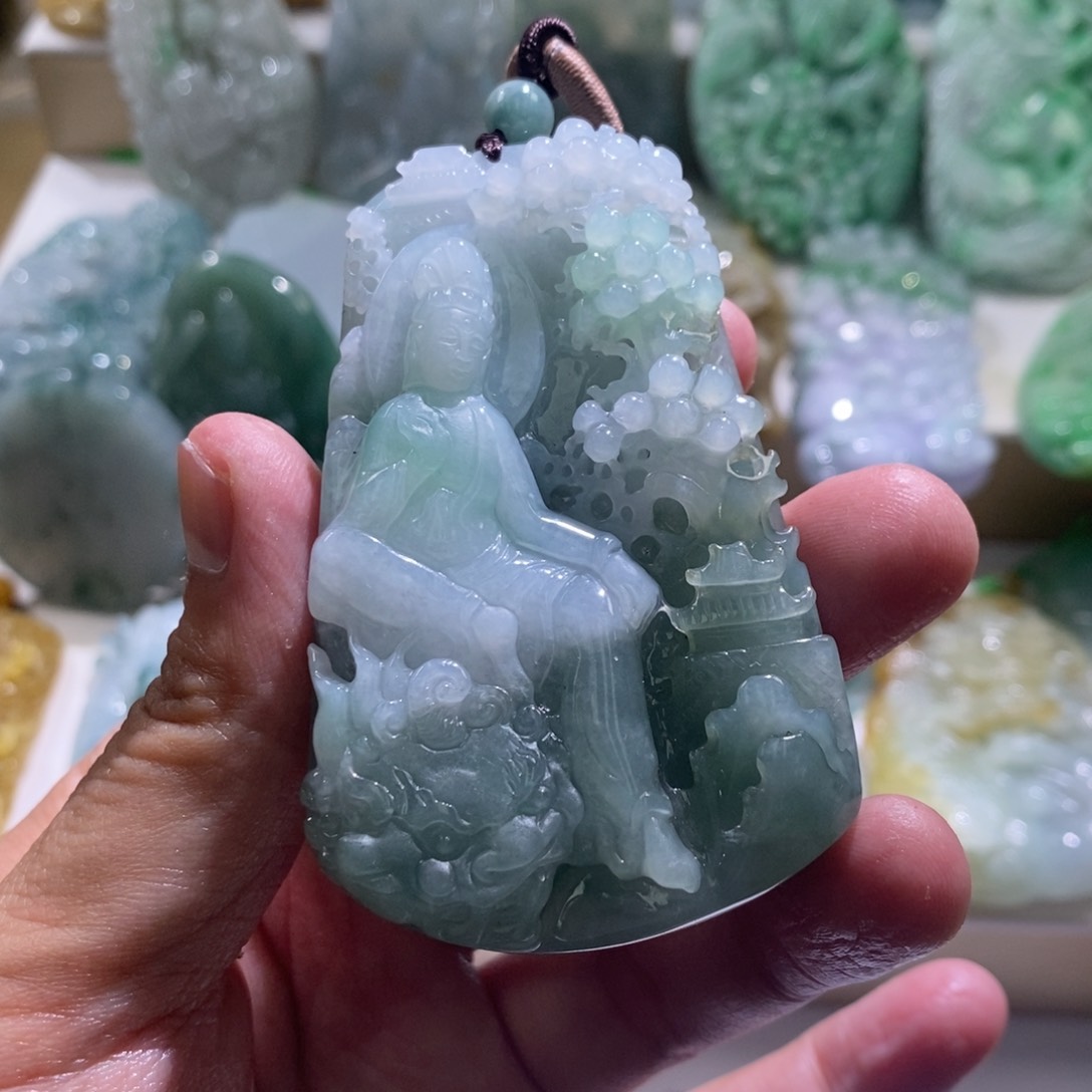 【闪购商品】翡翠颈饰未镶嵌山水文殊