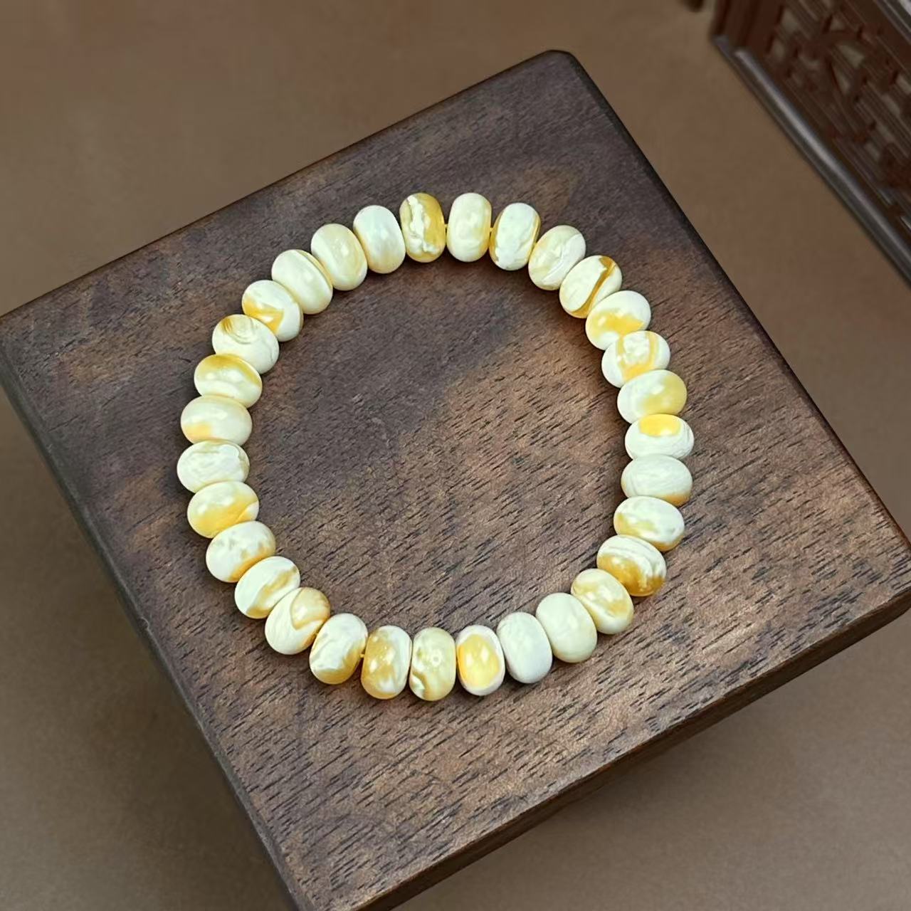 【壹芳珠宝】天然原矿琥珀蜜蜡金瓷白算盘珠单圈