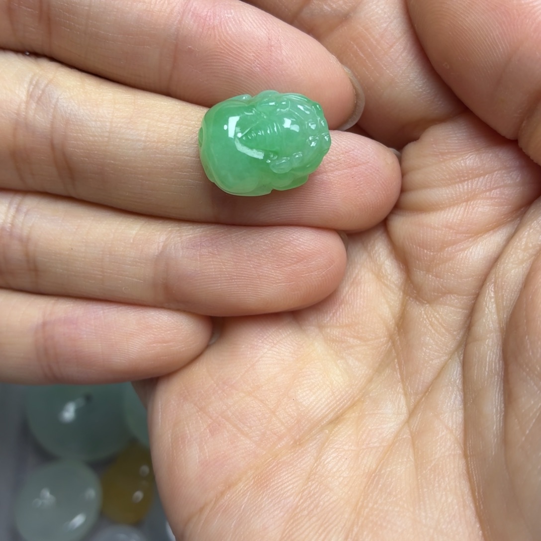 颈饰未镶嵌翡翠满绿貔貅