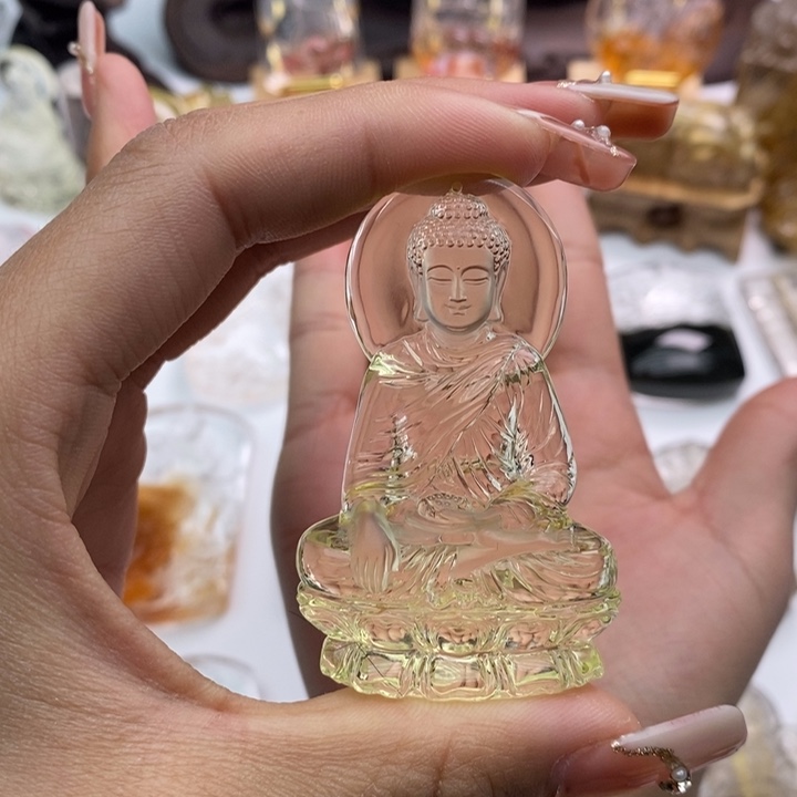 水晶颈饰未镶嵌科****师