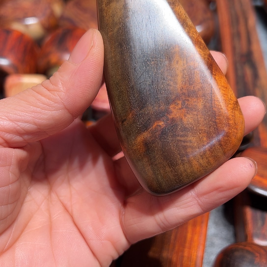 知***言交趾黄檀（大红酸枝）