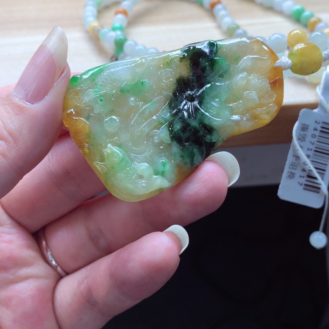 翡翠颈饰未镶嵌吊坠