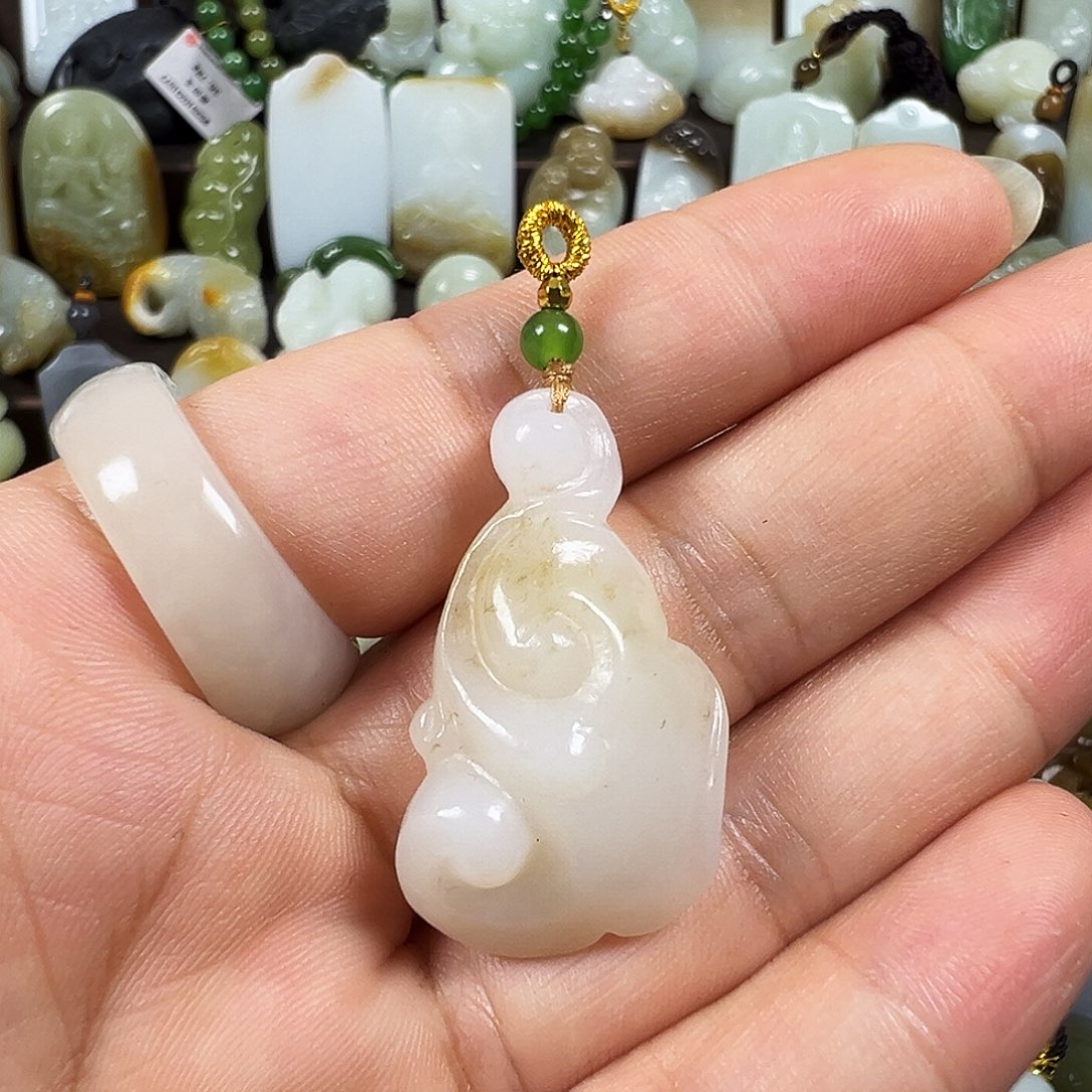 和田玉未镶嵌颈饰