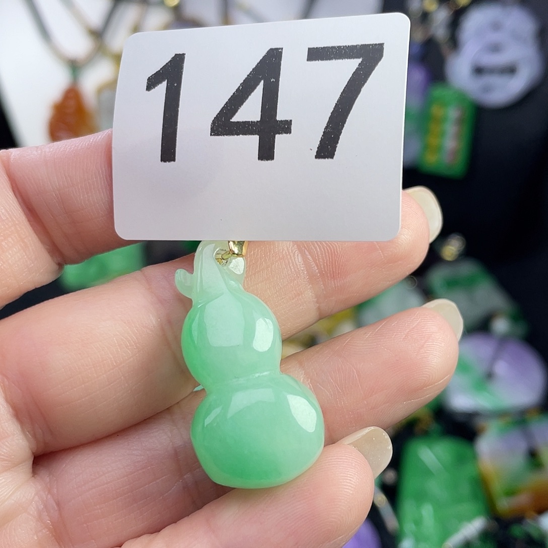 翡翠未镶嵌吊坠(赠链)