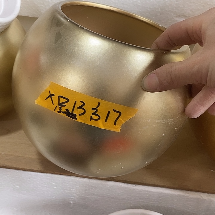 陶瓷花盆有孔 瑕疵介意勿拍 