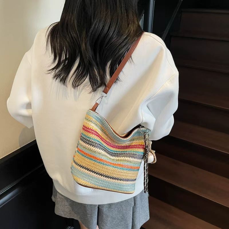 J051-100早春新款女包小众简约斜挎包 