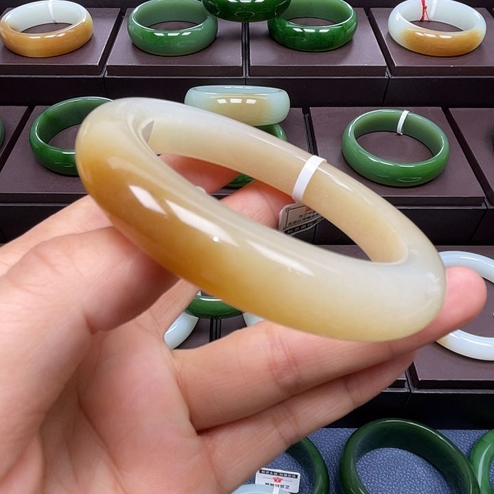 和田玉未镶嵌手镯