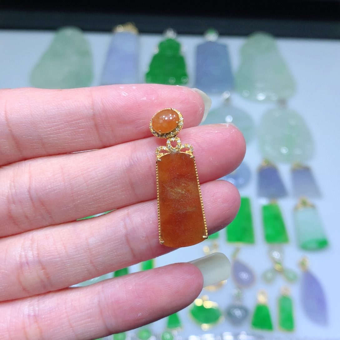 翡翠吊坠(不含链)18K金镶嵌