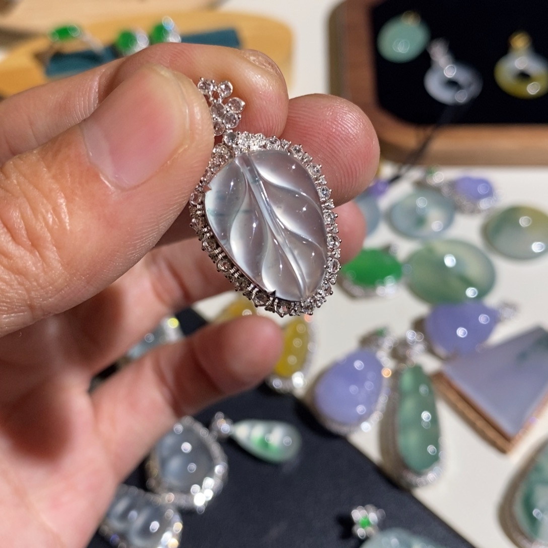 翡翠18K金镶嵌吊坠(不含链)叶子