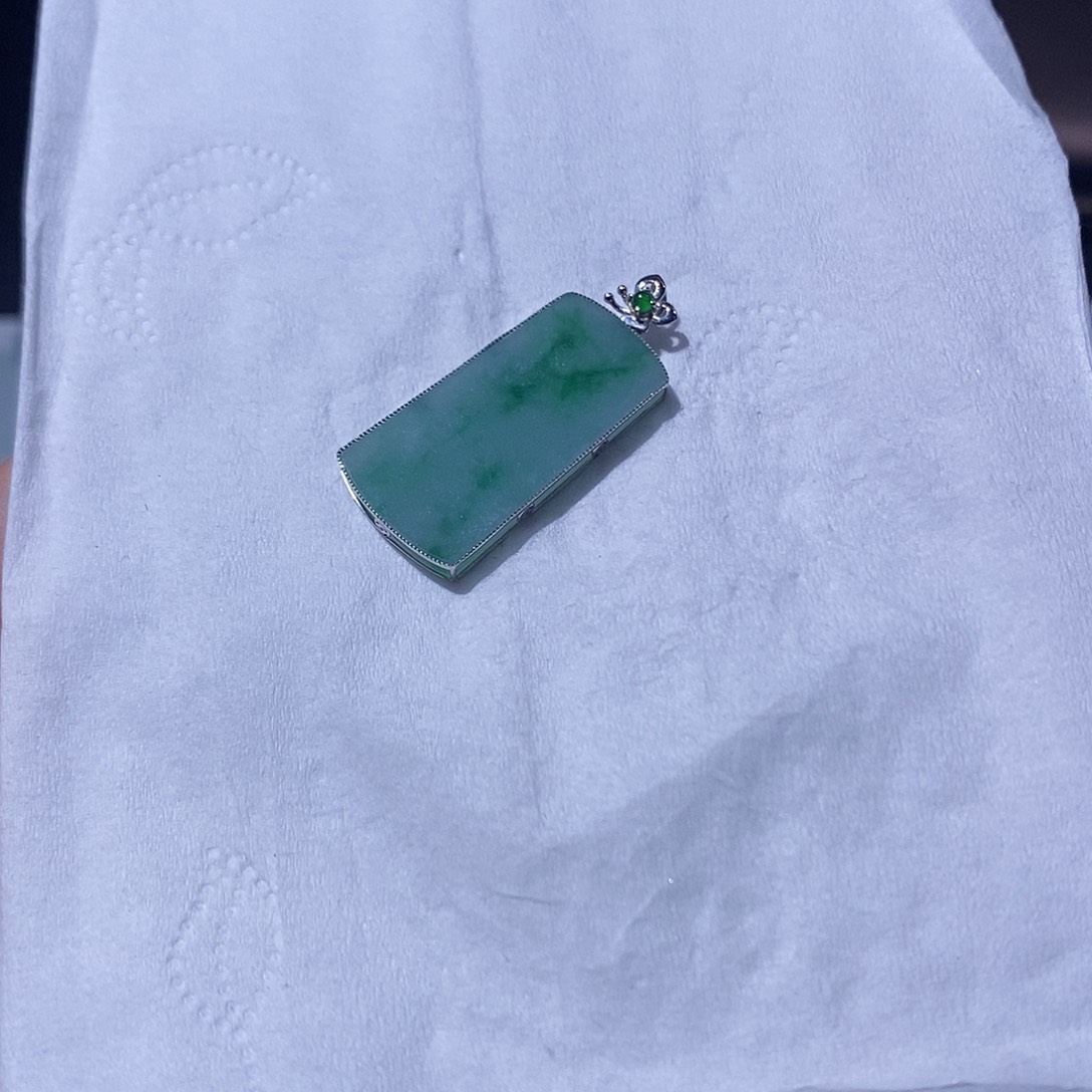 翡翠吊坠(不含链)18K金镶嵌