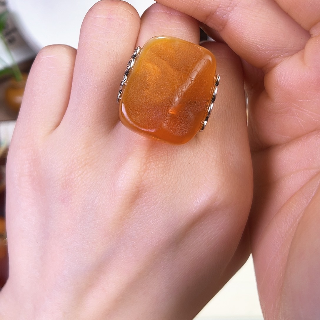 琥珀珠宝奇石未镶嵌，