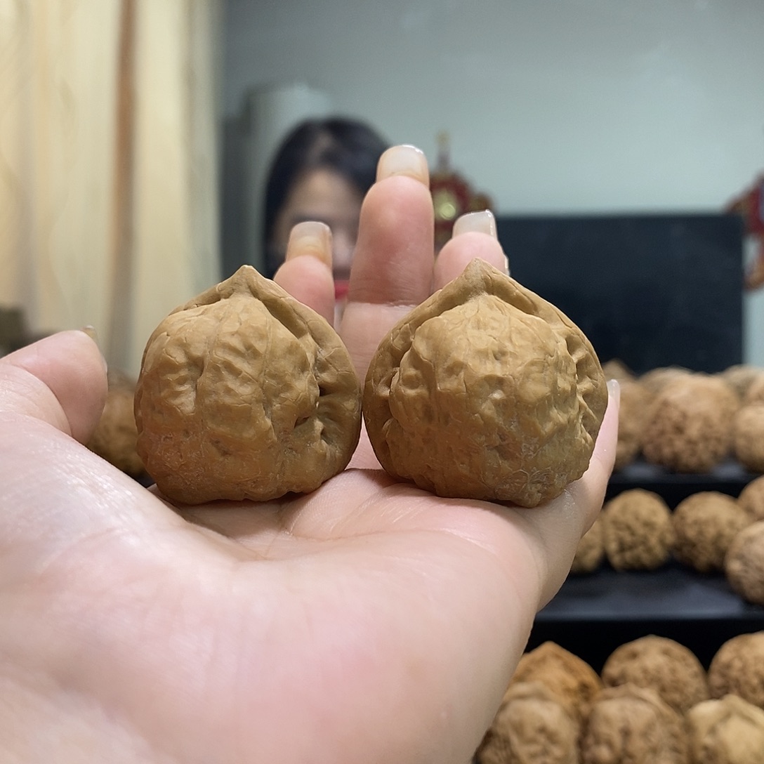 把件文玩核桃给****心古蟾尖有伤打底