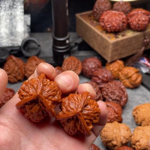 文玩核桃把件三棱38