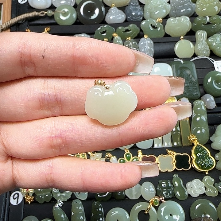 和田玉18K金镶嵌颈饰